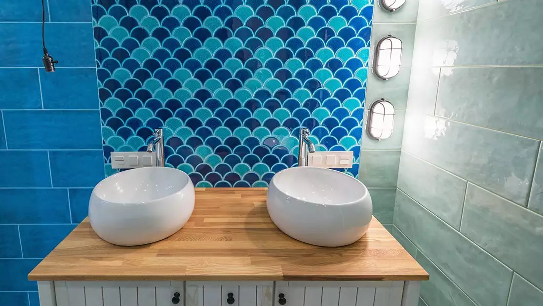 Bathroom featuring Fishscale Backsplash