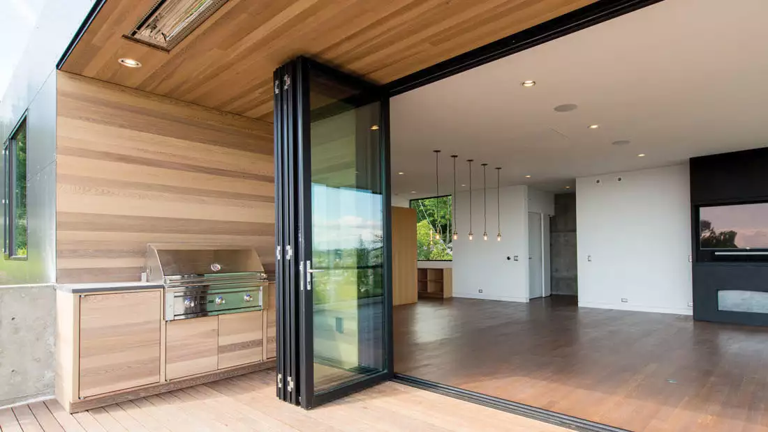 MERGING INDOORS WITH OUTDOORS