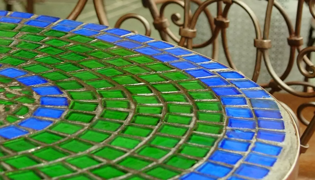 Tiled Round Table